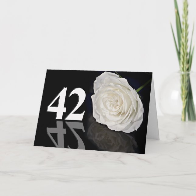 42:a födelsedagskortet med klassiskt vit ros kort (Framsida)