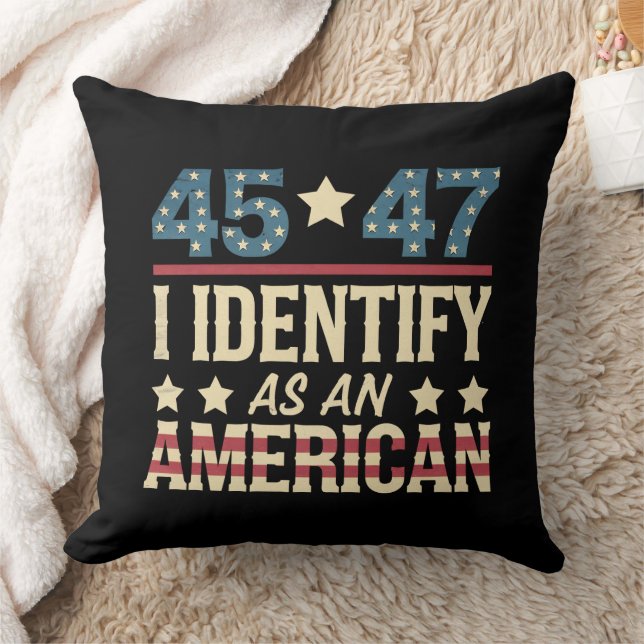 45 47 Jag identifierar mig som en amerikansk flagg Kudde (Filt)