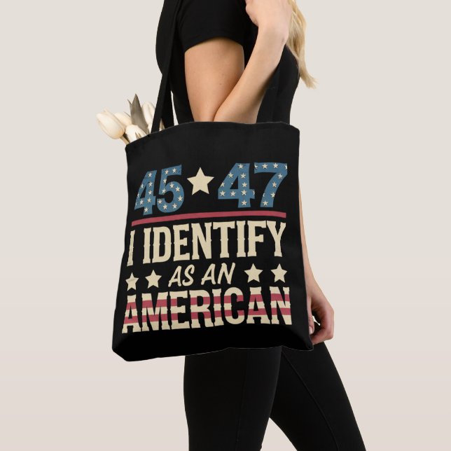 45 47 Jag Identifierar Mig Som En Amerikansk Flagg Tygkasse (Närbild)