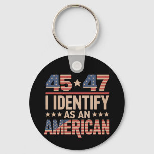 45 47 Jag identifierar mig som en amerikansk Trump Nyckelring