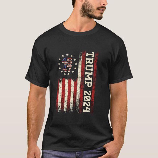 45 47 Trump 2024 American Flagga T Shirt (Framsida)