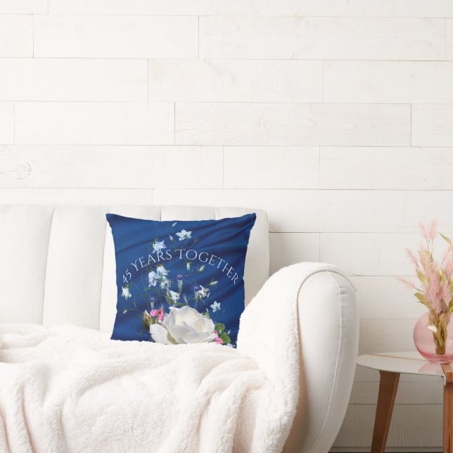 45 år Tillsammans Vit ros-årsdagen Kudde (Soffa)