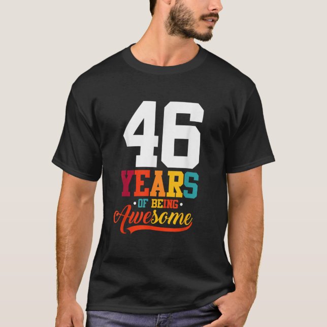 46 år av Fantastisk ger 46 år gammal 46 år T Shirt (Framsida)