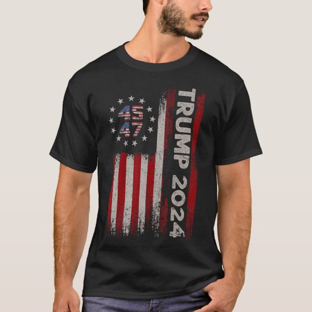 47 Trump 2024 American Flagga T Shirt (Framsida)