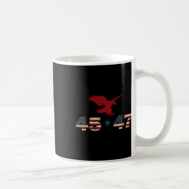 47 Trump 2024 President och Patriotic Eagle U Kaffemugg (Höger)