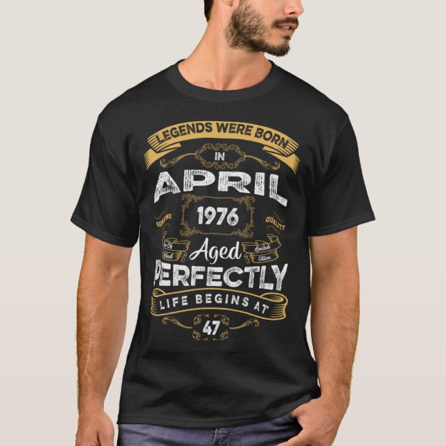 47th Birthday Legends Were Born In April 1976 T Shirt (Framsida)