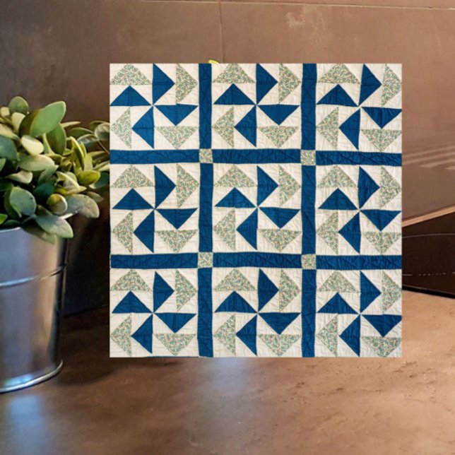 4,25-tums Blue White Pinjul Patchwork Quilt Mönste Kakelplatta (This blue + white vintage quilt pattern tile will add rustic elegance to your farmhouse!)