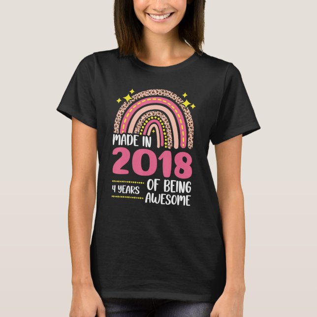 4 år gammal 4e födelsedagen född 2018 t shirt (Framsida)