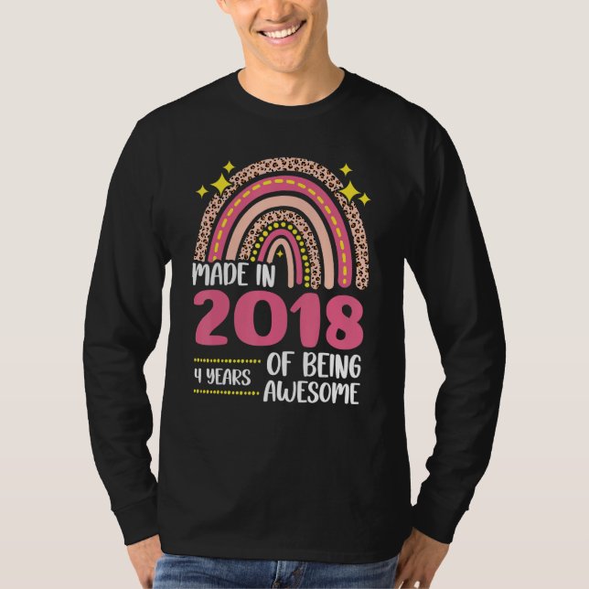 4 år gammal 4e födelsedagen född 2018 t shirt (Framsida)