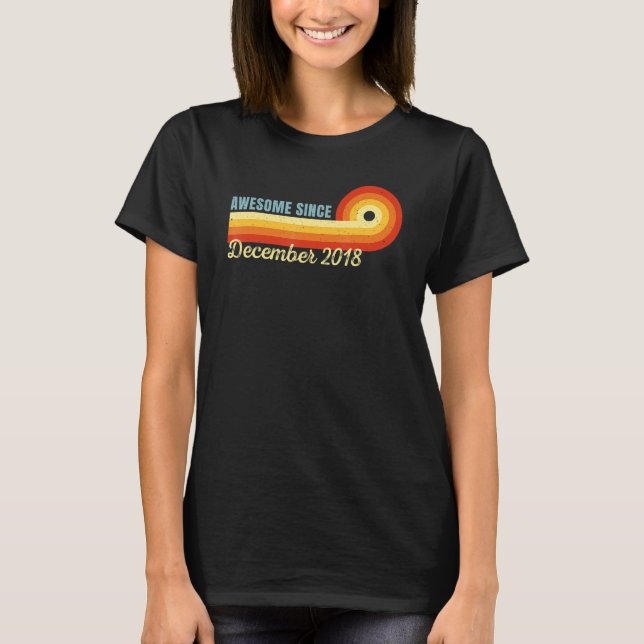 4 år gammal Fantastisk sedan december 2018 Retro 4 T Shirt (Framsida)