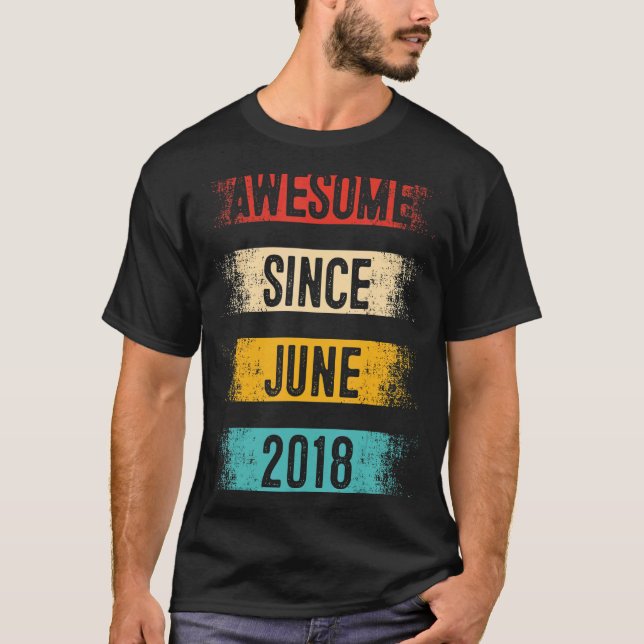4 år gammal Fantastisk sedan juni 2018 4e födelsed T Shirt (Framsida)