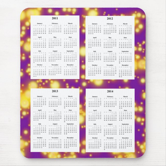 4 år kalender på den purpurfärgade Sparksdesignen Musmatta (Framsidan)