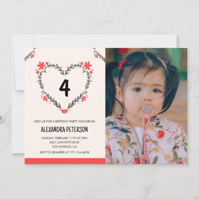 4-års födelsedagsinbjudningar till henne Blommig H Inbjudningar (Framsida)