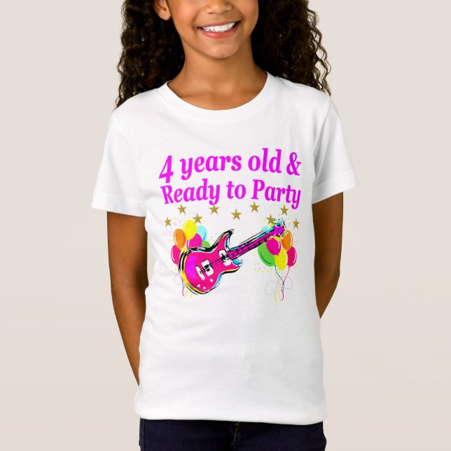 4 ÅRS GAMLA ROCKSTJÄRNA FÖDELSEDAGSFEST T-SHIRT (Framsida)