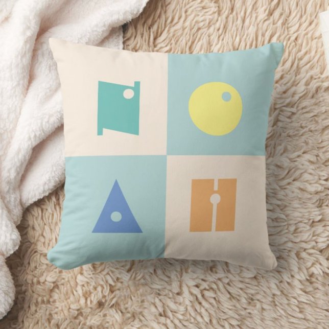 4 brev pojke namn, färgad daghem kudde (Skapare uppladdad)