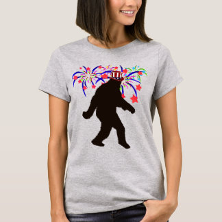 4:e juli Squatchin'w/Fireworks T-Shirt