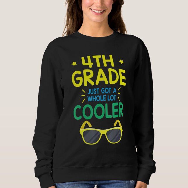 4:e klass har precis blivit mycket coolare Student T Shirt (Framsida)