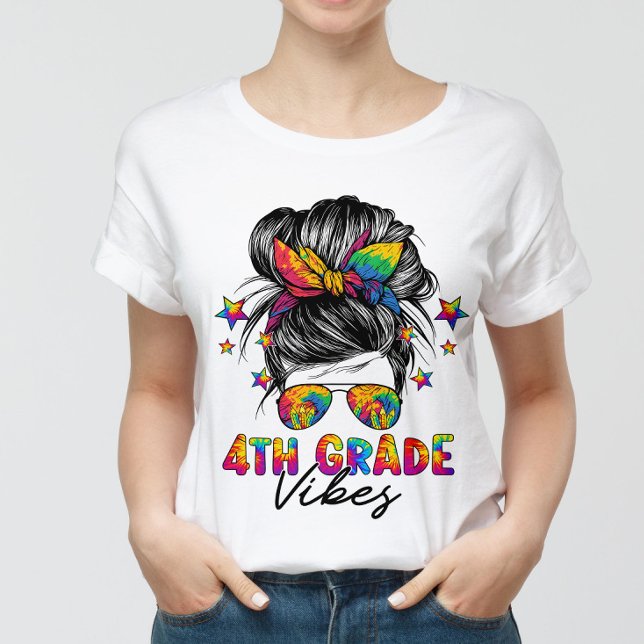 4:e Klass Vibes Messy Hair Bun Girl Back to school T Shirt (Skapare uppladdad)