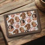4 Fotokollage - funky honeycomb hexagon mönster<br><div class="desc">Använda dina SQUARE-foton för bästa resultat! En galen mönster med dina favoritfoton och valfri text. Om du vill ändra bakgrunden till färg - klickar du på anpassnings- eller avancerat designområde och väljer ett färg i färg-väljaren. Lägg till bilder och bilder i den här filmremsa om du vill ha en roligt...</div>