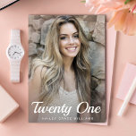 4 FotoTrendig Rosa 21:a födelsedag Party Inbjudningar<br><div class="desc">Den här pastellskript för Elegant av  rosa ros glitter i guld Photo tjugoförsta födelsedagsinbjudan är helt personlig. Lägg till fyra olika foton av inbjudan. Om du vill ändra storlek på och placera fotot klickar du på knappen "ANPASSA IT".</div>