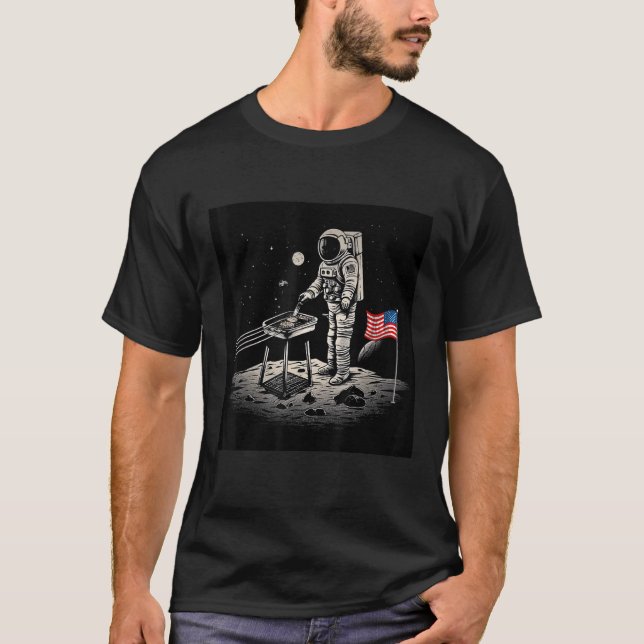 4 juli Astronaut American Flagga Grilling på T Shirt (Framsida)