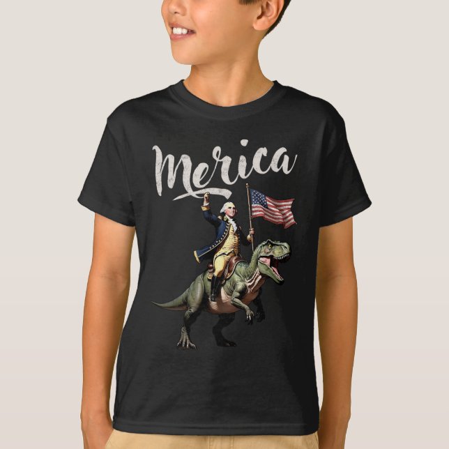 4 juli: Merica George Washington Riding a Dino T Shirt (Framsida)