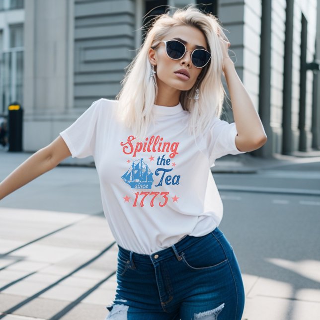 4 juli: Spilling the Tea sedan 1773 T Shirt (Skapare uppladdad)