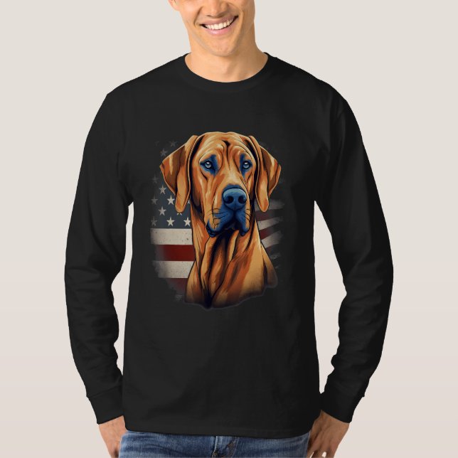 4 juli USA-flagga Rhodesian Ridgeback Hund 1 T Shirt (Framsida)