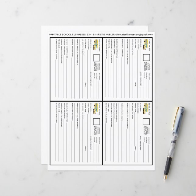 4 skolelever i Buss för Studenter och Plocka upp p (Fram/Back In Situ)