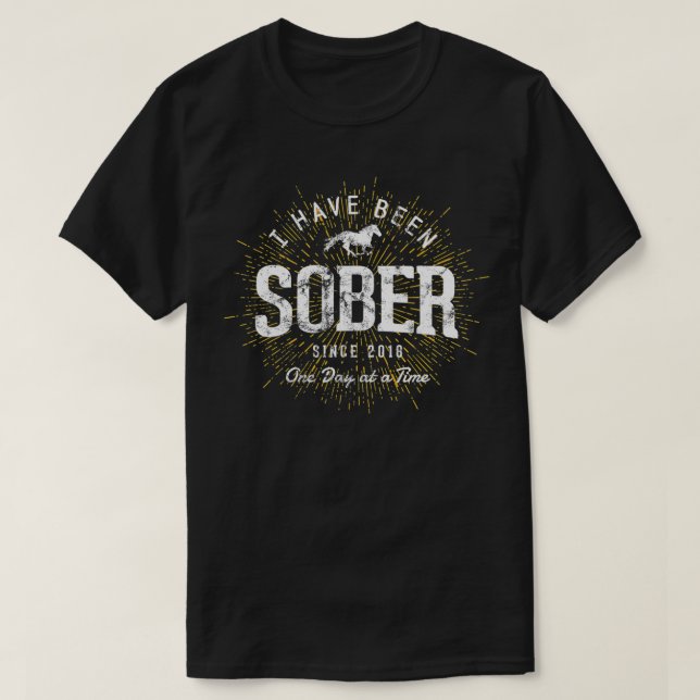 4 Year Sober Since 2018 Sobriety  T Shirt (Design framsida)