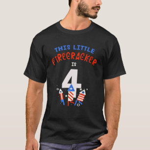 4e födelsedagen Den här lilla FIRRECKER är fyra fy T Shirt