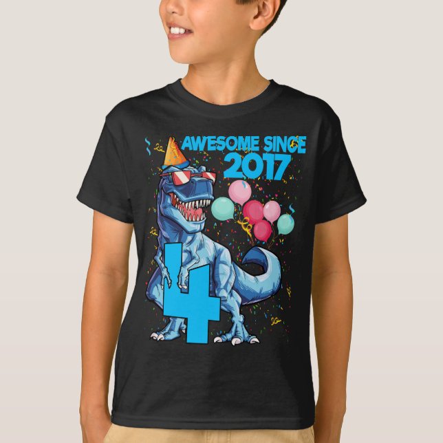 4e födelsedagen Fantastisk sedan 2017 Dinosaur T Shirt (Framsida)