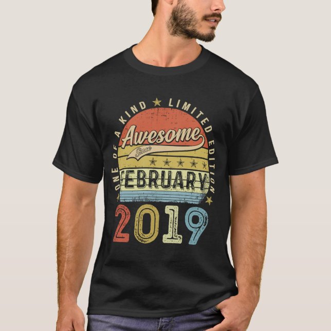 4e födelsedagen Fantastisk sedan februari 2019 4 å T Shirt (Framsida)