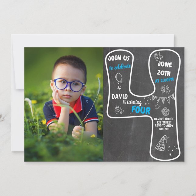 4e födelsedagen Pojkboard med fotoblått nummer Inbjudningar (Framsida)