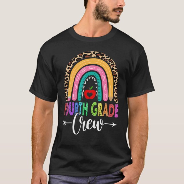 4th Fourth Grade Crew Rainbow Leopard Teacher Back T Shirt (Framsida)