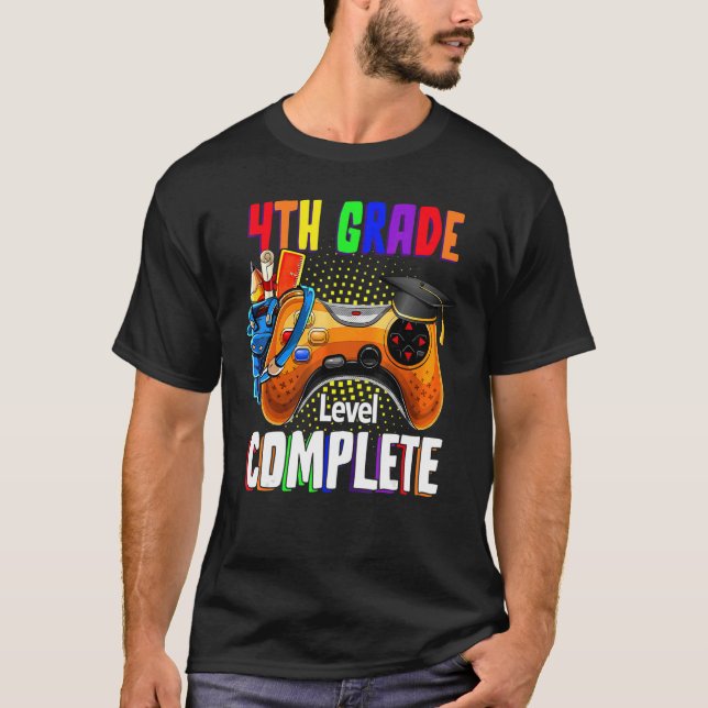 4th Grade Level Complete Last Day Of School Gradua T Shirt (Framsida)