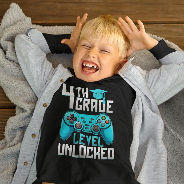 4th Grade Unlocked Gamer Graduation T Shirt (Skapare uppladdad)