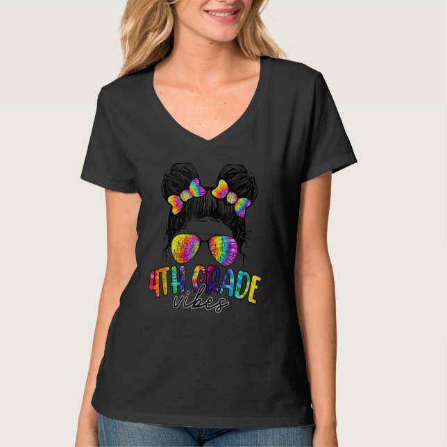 4th Grade Vibes Messy Hair Bun Girl Back To School T Shirt (Framsida)