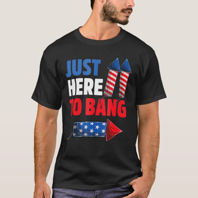 4th Of July Just Here to Bang Fireworks Men Women  T Shirt (Framsida)