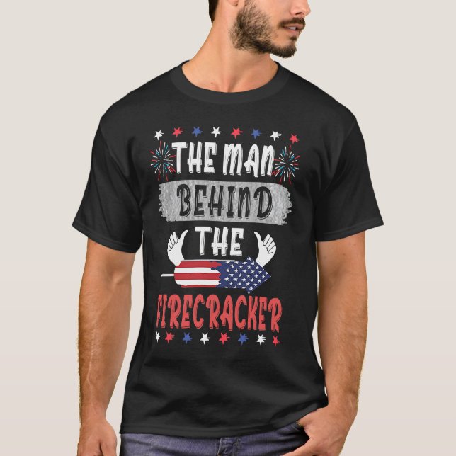4th Of July The Man Behind The Firecracker Patriot T Shirt (Framsida)