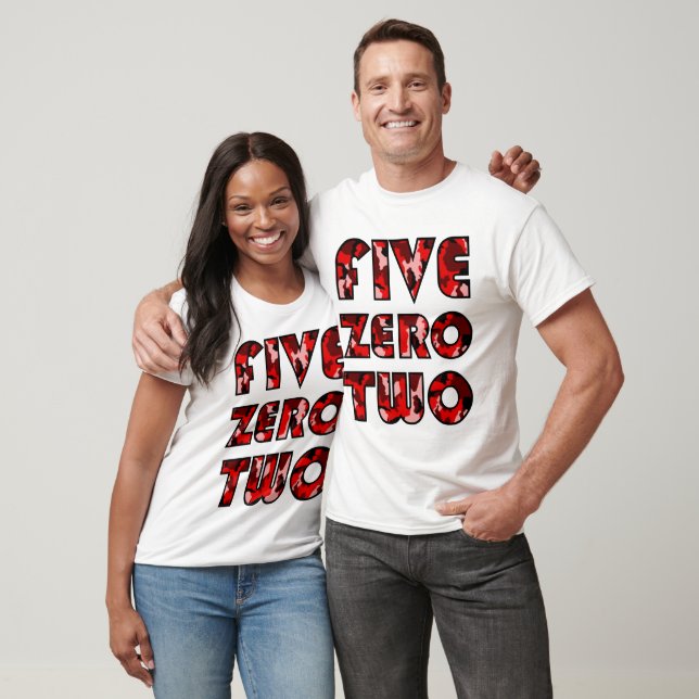 502SANT Anpassningsbar T "FEM ZERO TVÅ"-videokamer Tee (Unisex)
