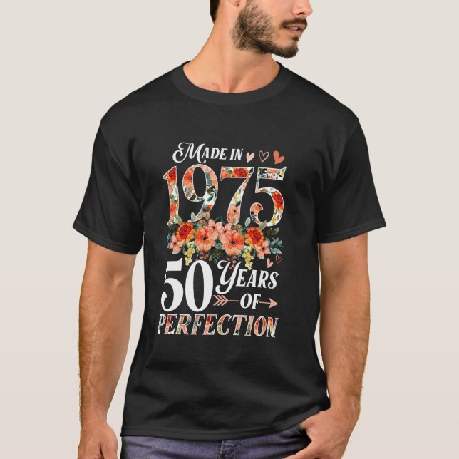 50 år gammalt 1975 Blommigt 50:e födelsedagsgiva T Shirt (Framsida)