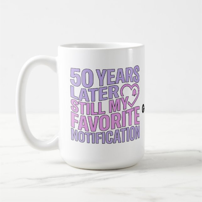 50 år senare fortfarande min favoritnotifikation kaffemugg (Vänster)