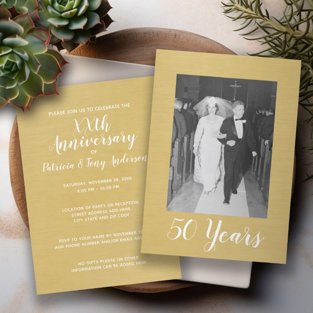 50-års bröllopsjubileum med foto - Borstat guld Inbjudningar (Wedding Anniversary Invitation - Modern Design with Photo)