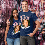 50-årsdag, 50-årsjubileum och fantastiska bilder a t shirt<br><div class="desc">Femtio och fantastiska 50-årsjubileum med stil i glitter ger femtio skript i ro rosa och silver, med text på mörkens färgad t-shirt lägger till ditt eget foto. Anpassa den här 50:e födelsedagskalan med ditt meddelande och ett fyrkantigt foto av din födelsedagsflicka. Andra år och matchande artiklar är tillgängliga. © Original...</div>