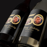 50-årsdagars svart, modernt foto av guld<br><div class="desc">Trendigets fetstilta typografi 50 år gamla märkesmall för personlig vin med 2 foton och ett modernt stil-skript. Enkel att anpassa med text och bilder.</div>