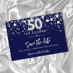 50-årsdagen av marinblå silver-stjärnor spara datumet<br><div class="desc">Ett giftigt och trendig Spara datumkortet för en 50:e födelsedagsfest. En marin blå färgad bakgrund. Dekorerad med faux silver-stjärnor. Texten: Spara datumet skrivs med ett stort trendig-handskript i stil. Nummer 50 skrivs med ett stil-teckensnitt i ballong.</div>