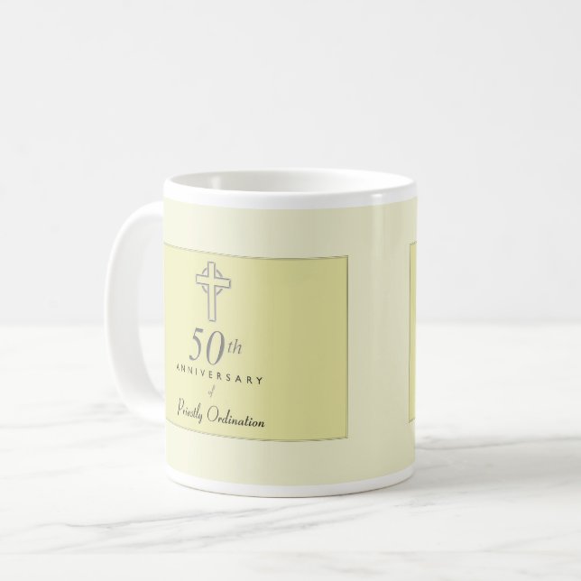 50-årsdagen av prästen med Embossed Kor Kaffemugg (Framsida vänster)