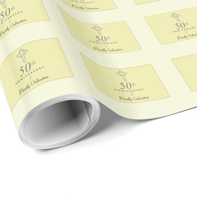 50-årsdagen av prästen med Embossed Kor Presentpapper (Rullad Hörn)