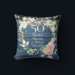 50-årsdagen Blue Rustic Blommigt String Ljus Kudde<br><div class="desc">Den här chicen botaniska femtioårsjubiléet för keepsakudden vid bröllop kan vara personlig med din speciella årsberättelse i elegant. Designad av Thisisnotme©</div>